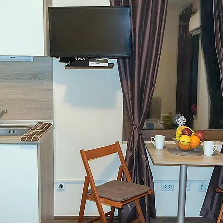 Flora Beach 3 *